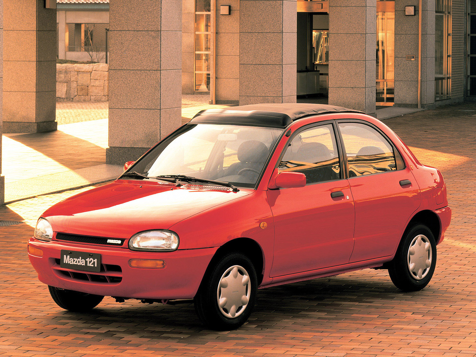 Фото Mazda 121