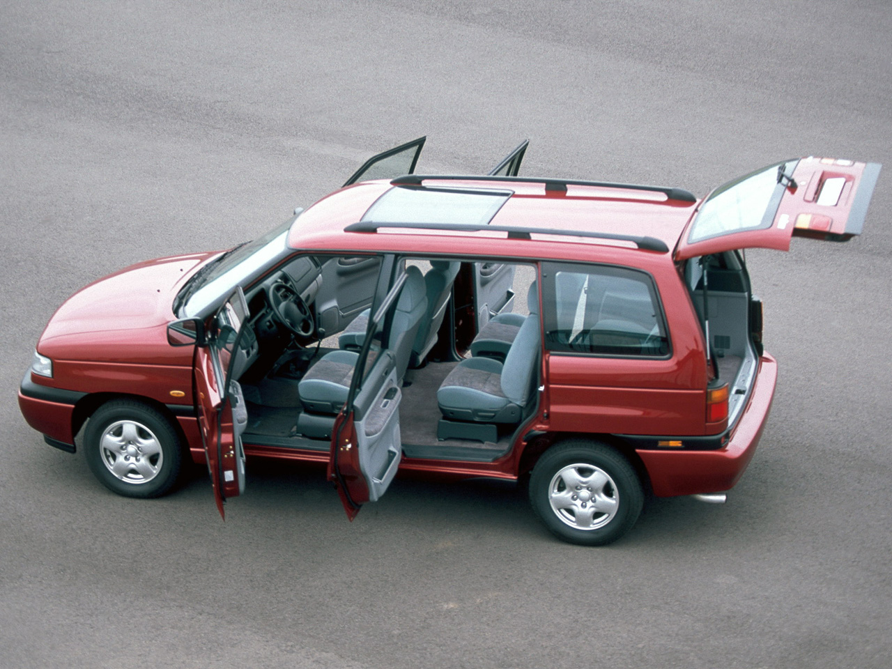 Фото Mazda MPV