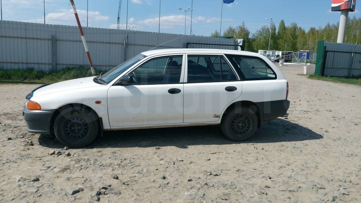 Фото Mitsubishi Libero