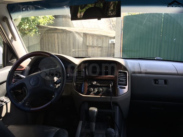 Фото Mitsubishi Montero внедорожник 3 поколение 