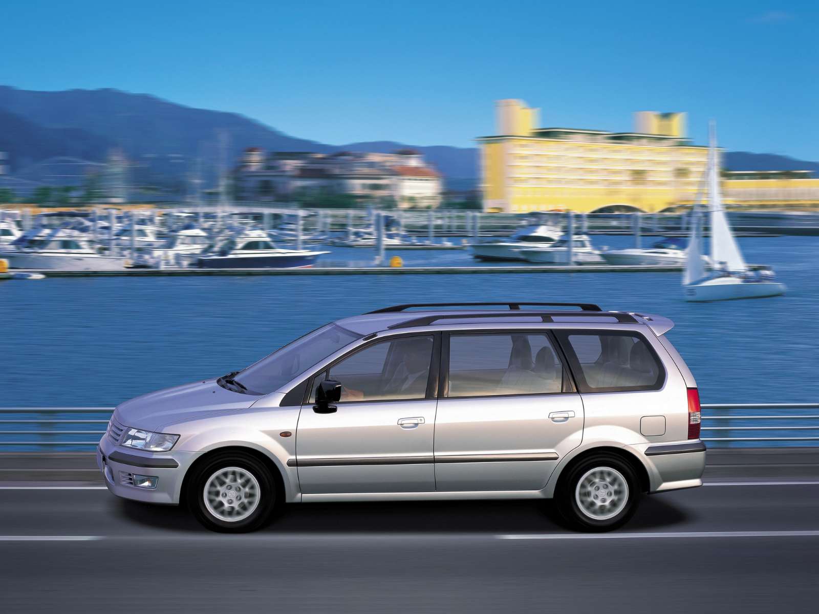 Фото Mitsubishi Space Wagon