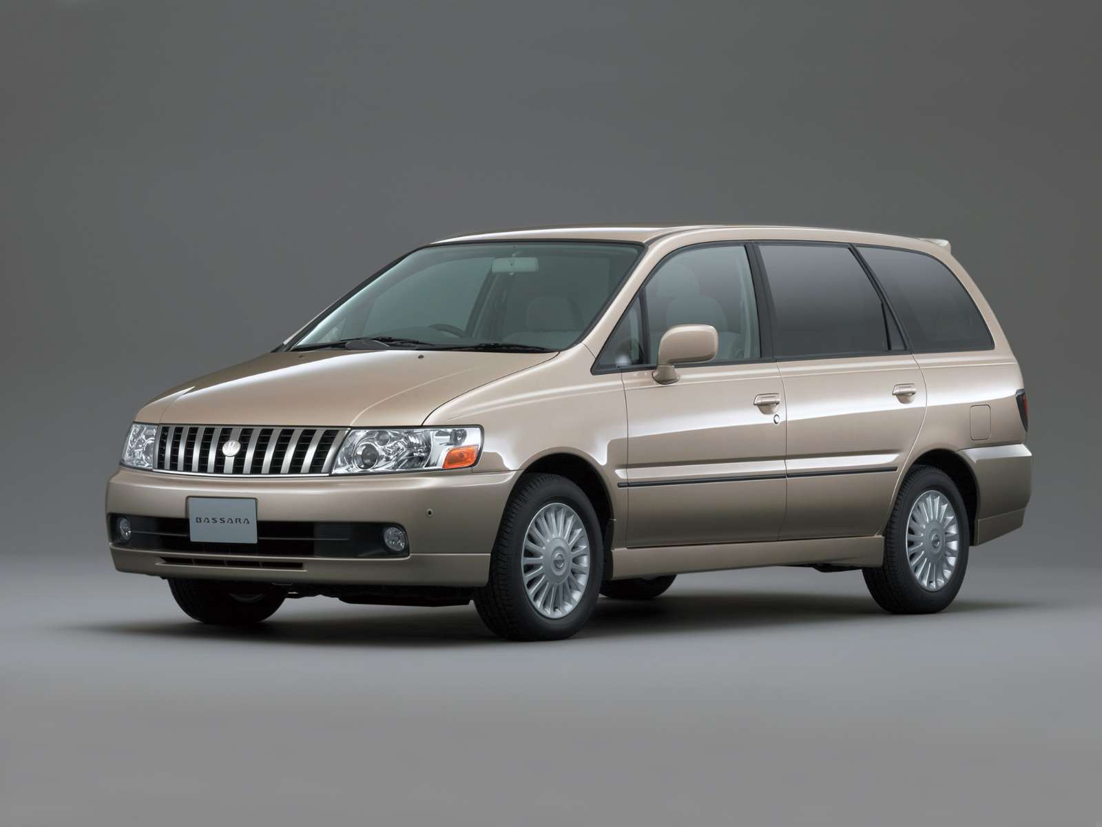 Фото Nissan Bassara