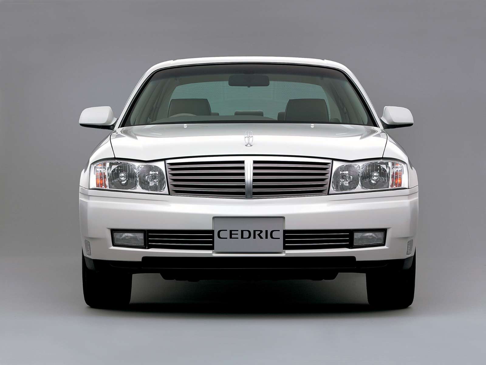 Фото Nissan Cedric