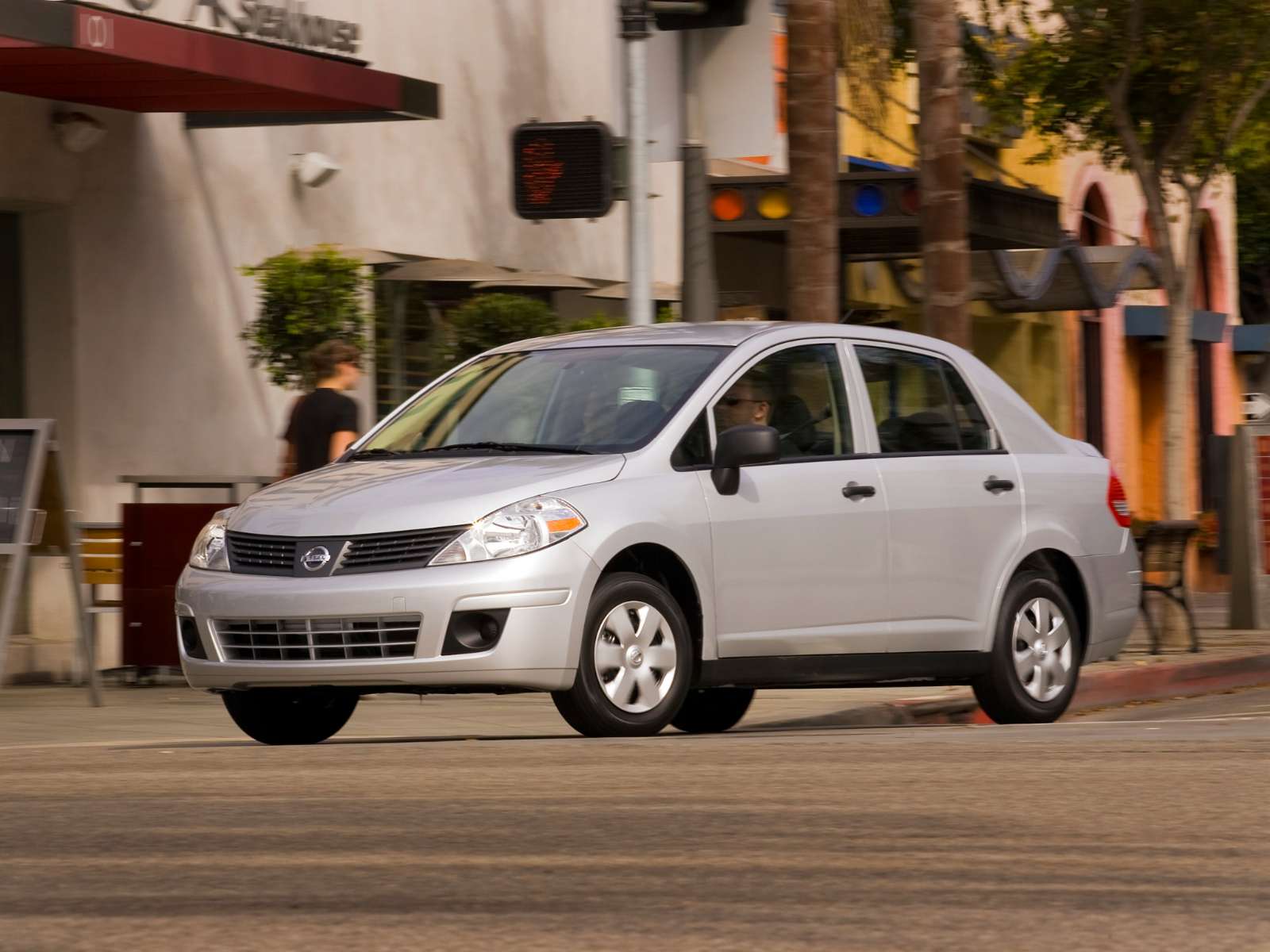 Фото Nissan Versa