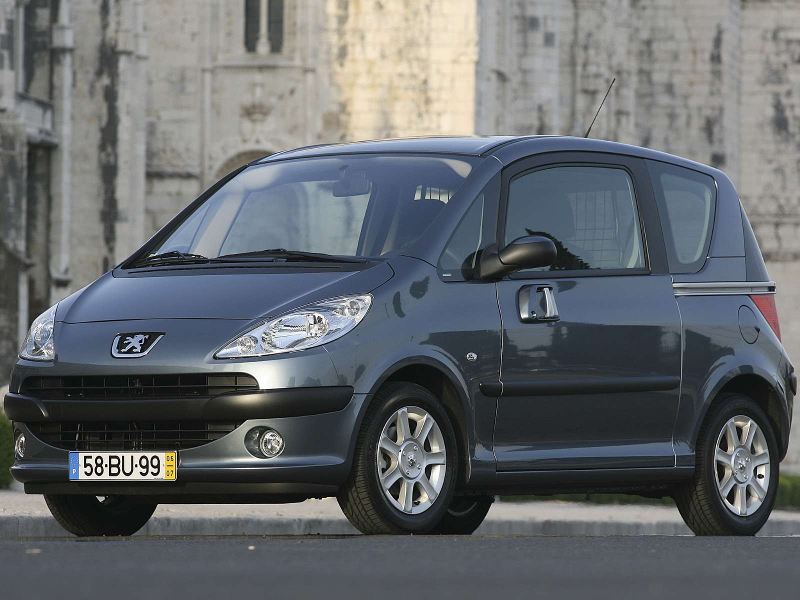 Фото Peugeot 1007