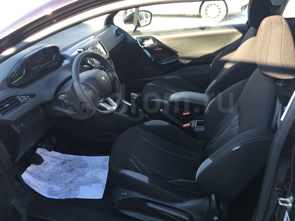 Фото Peugeot 208