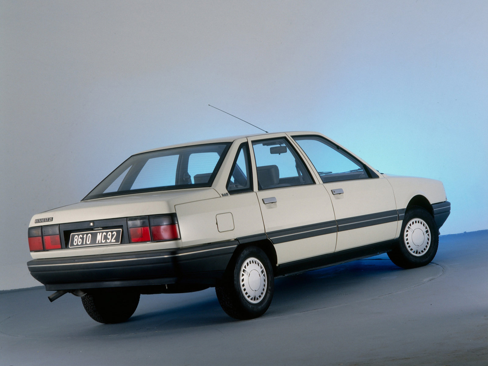 Фото Renault 21