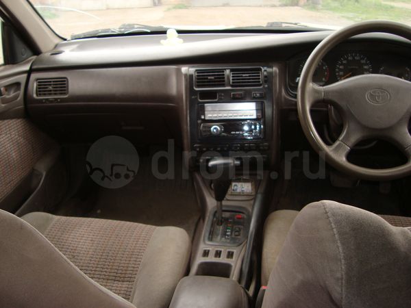 Фото Toyota Corona EXiV седан 10 поколение 