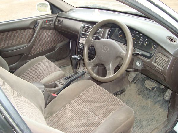 Фото Toyota Corona EXiV седан 10 поколение 