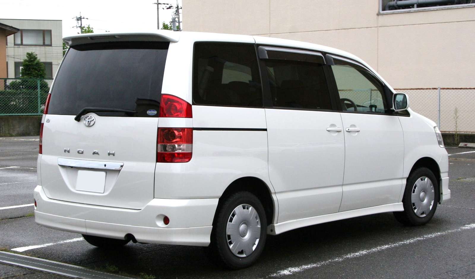 Фото Toyota Noah