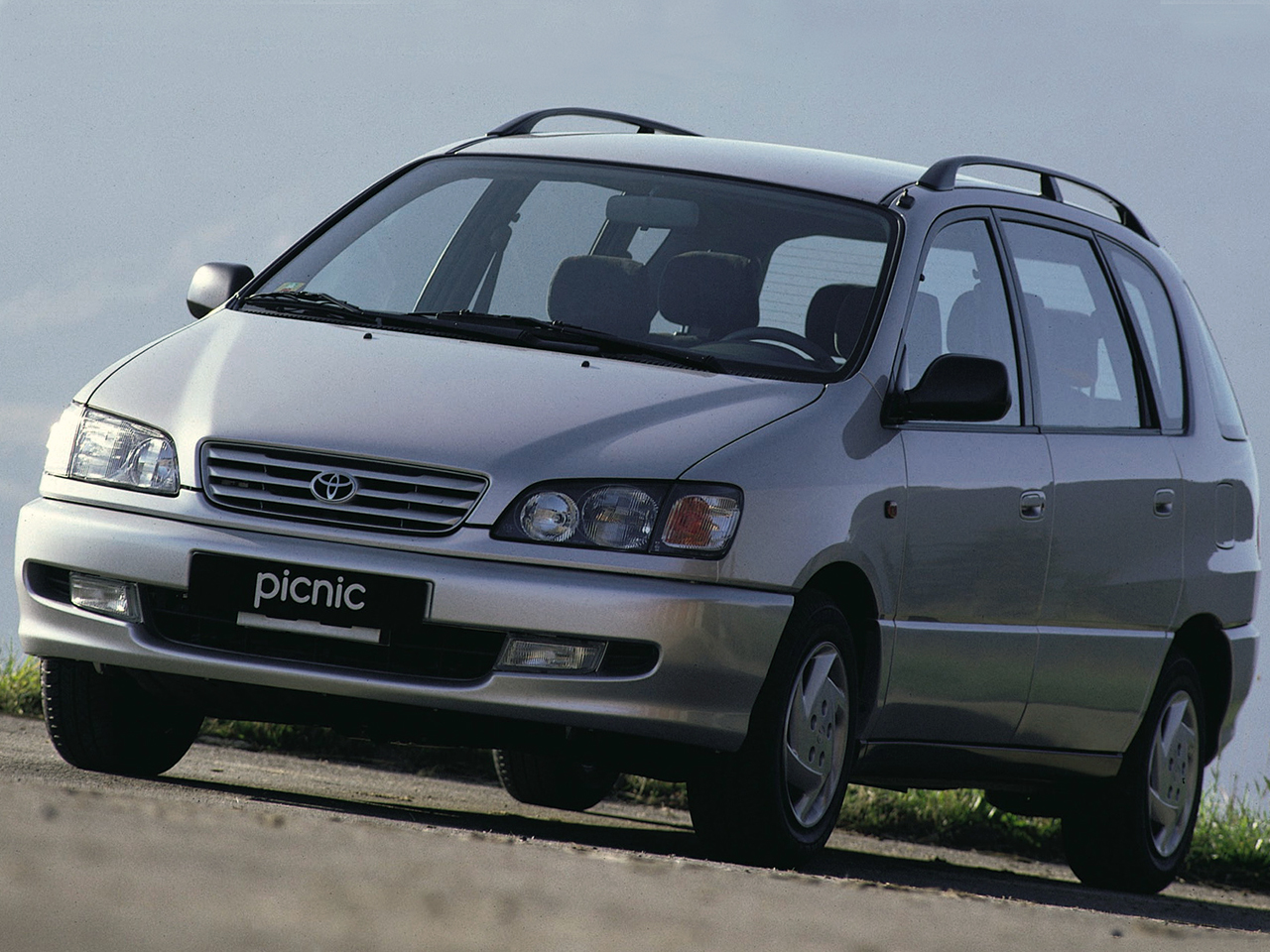 Фото Toyota Picnic