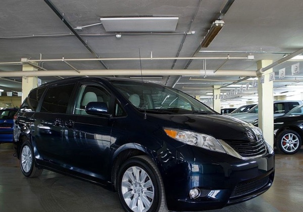 Фото Toyota Sienna