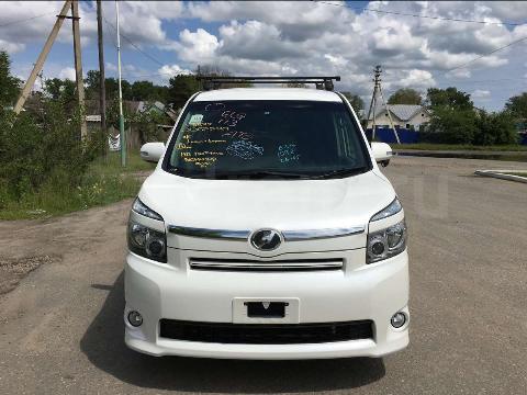 Фото Toyota Voxy