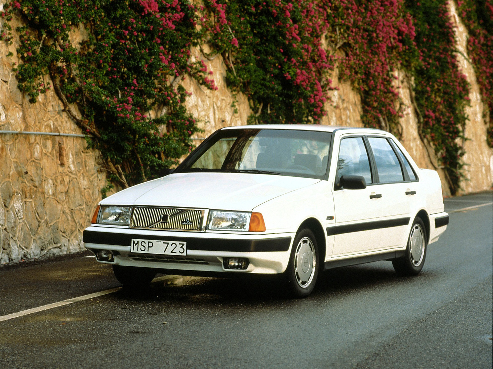 Фото Volvo 460