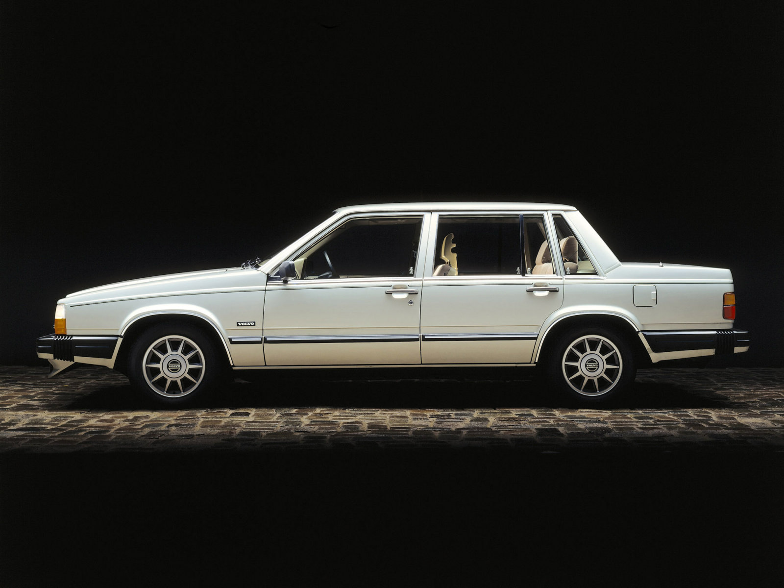 Фото Volvo 760