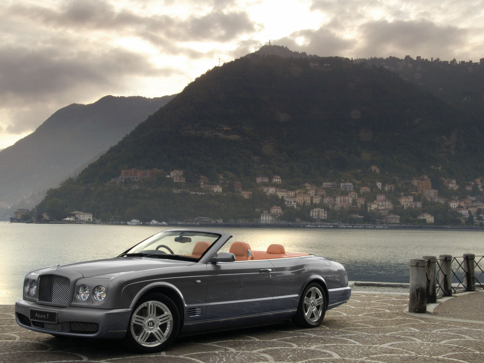 Фото Bentley Azure