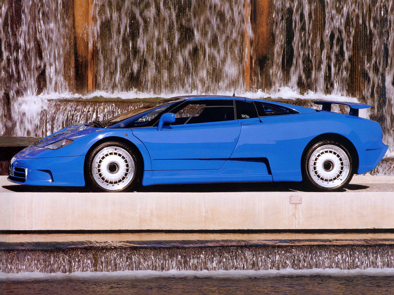 Фото Bugatti EB 110