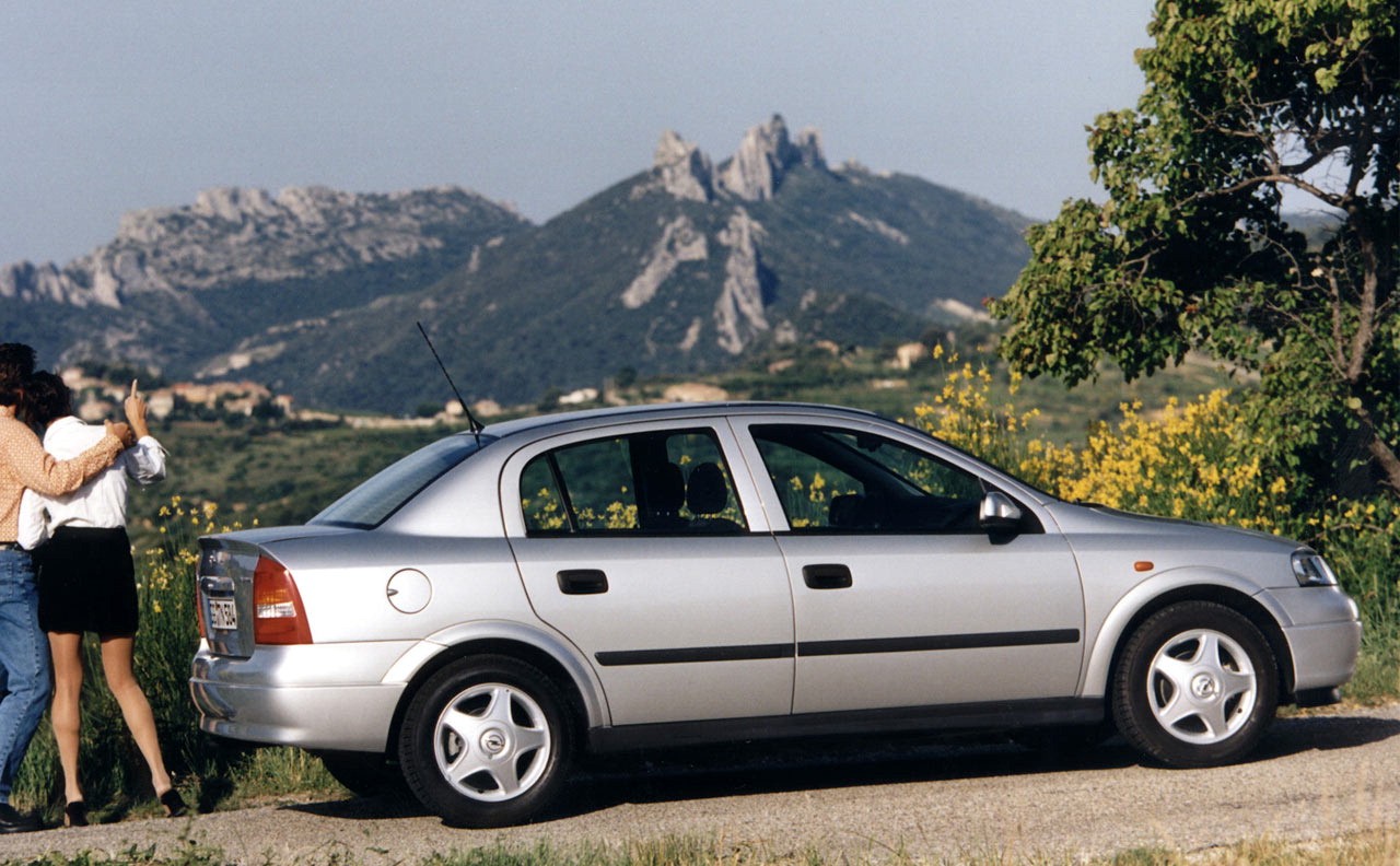 Фото Holden Astra