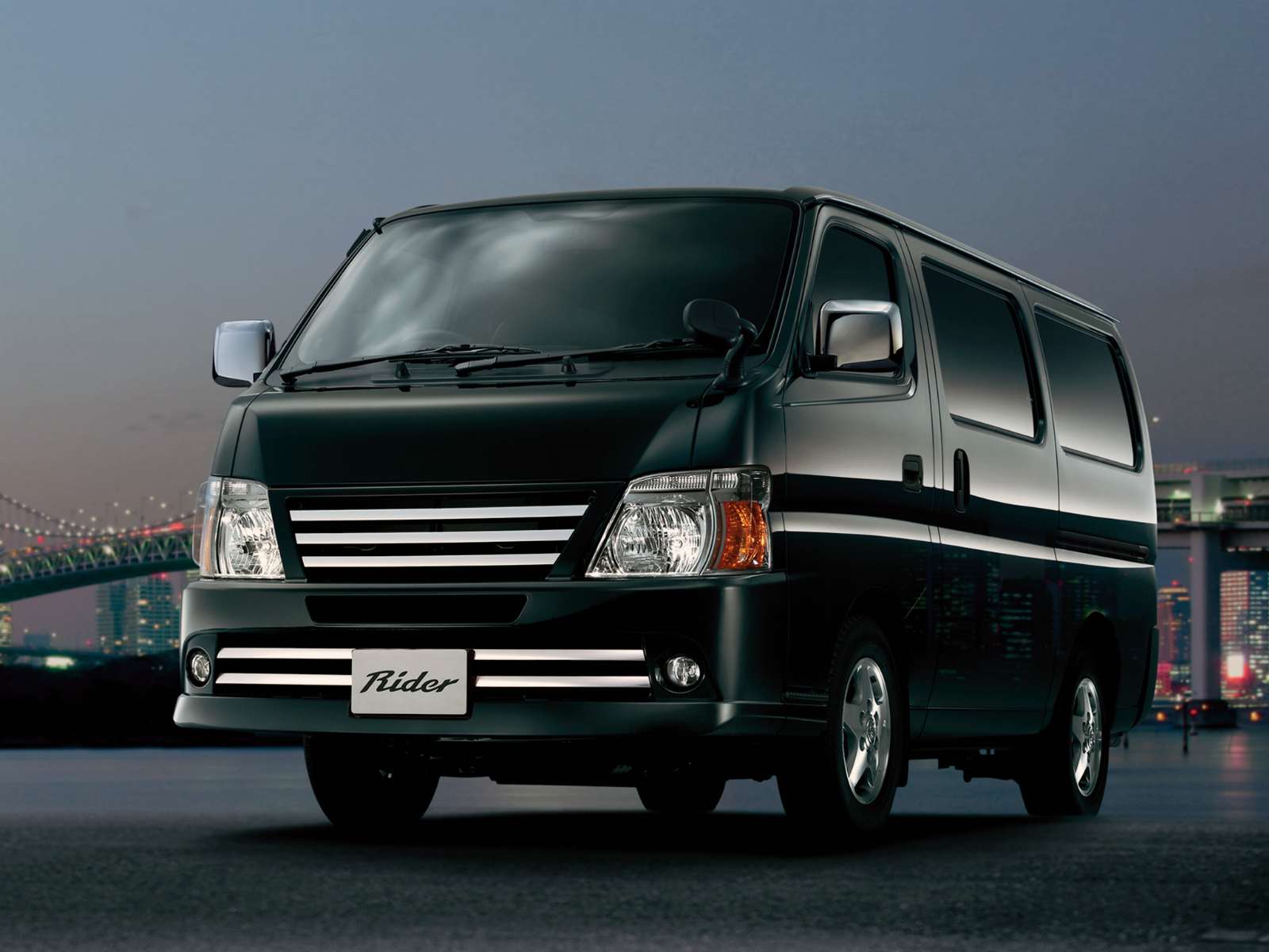 Фото Nissan Caravan