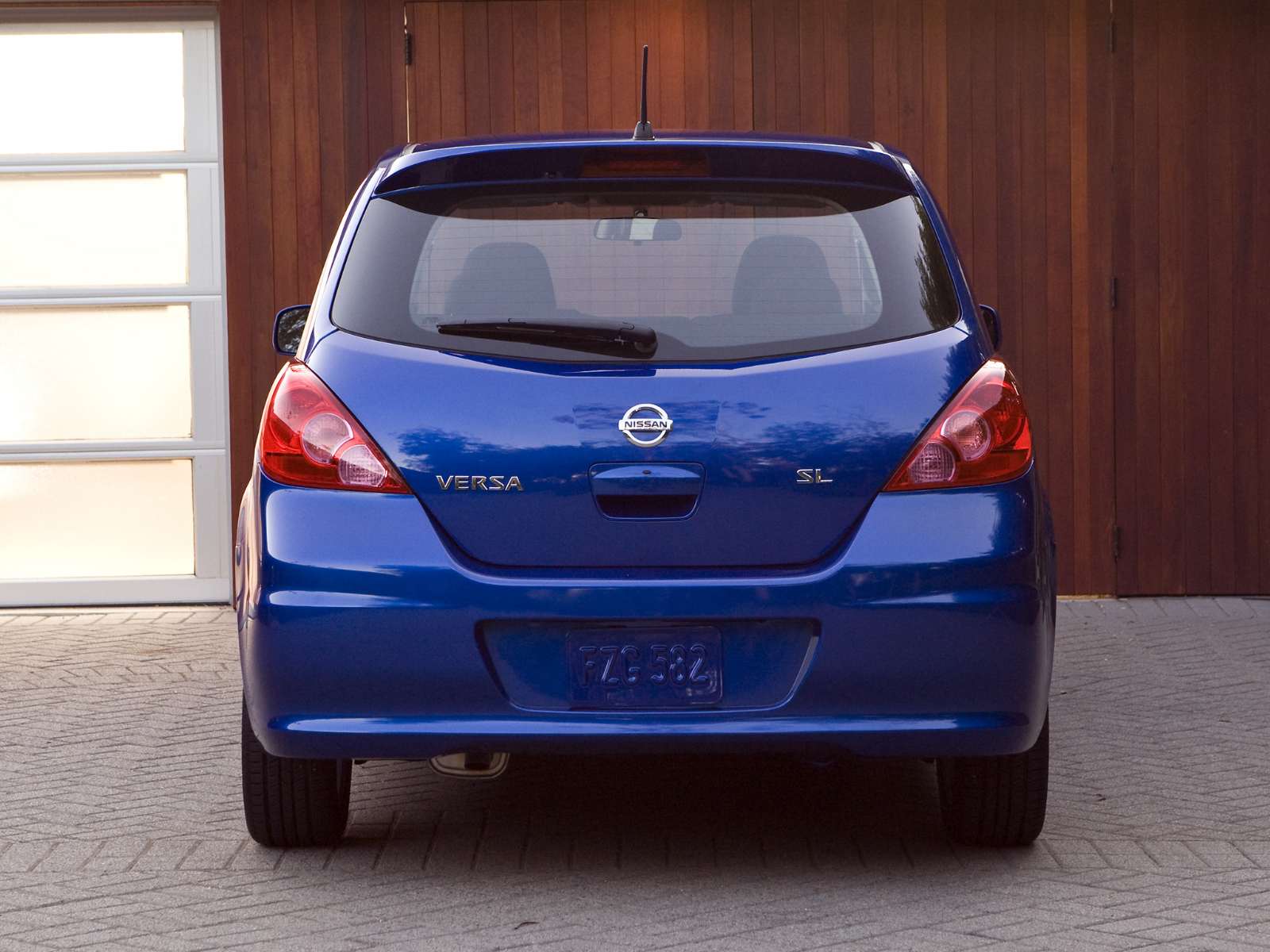Фото Nissan Versa
