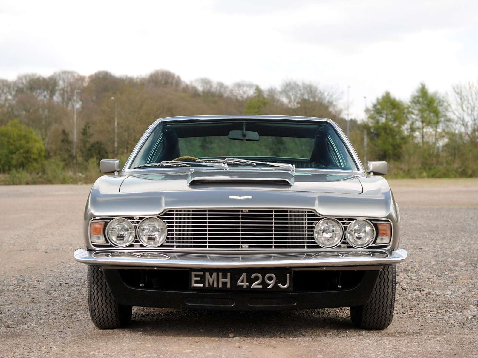 Фото Aston Martin DBS