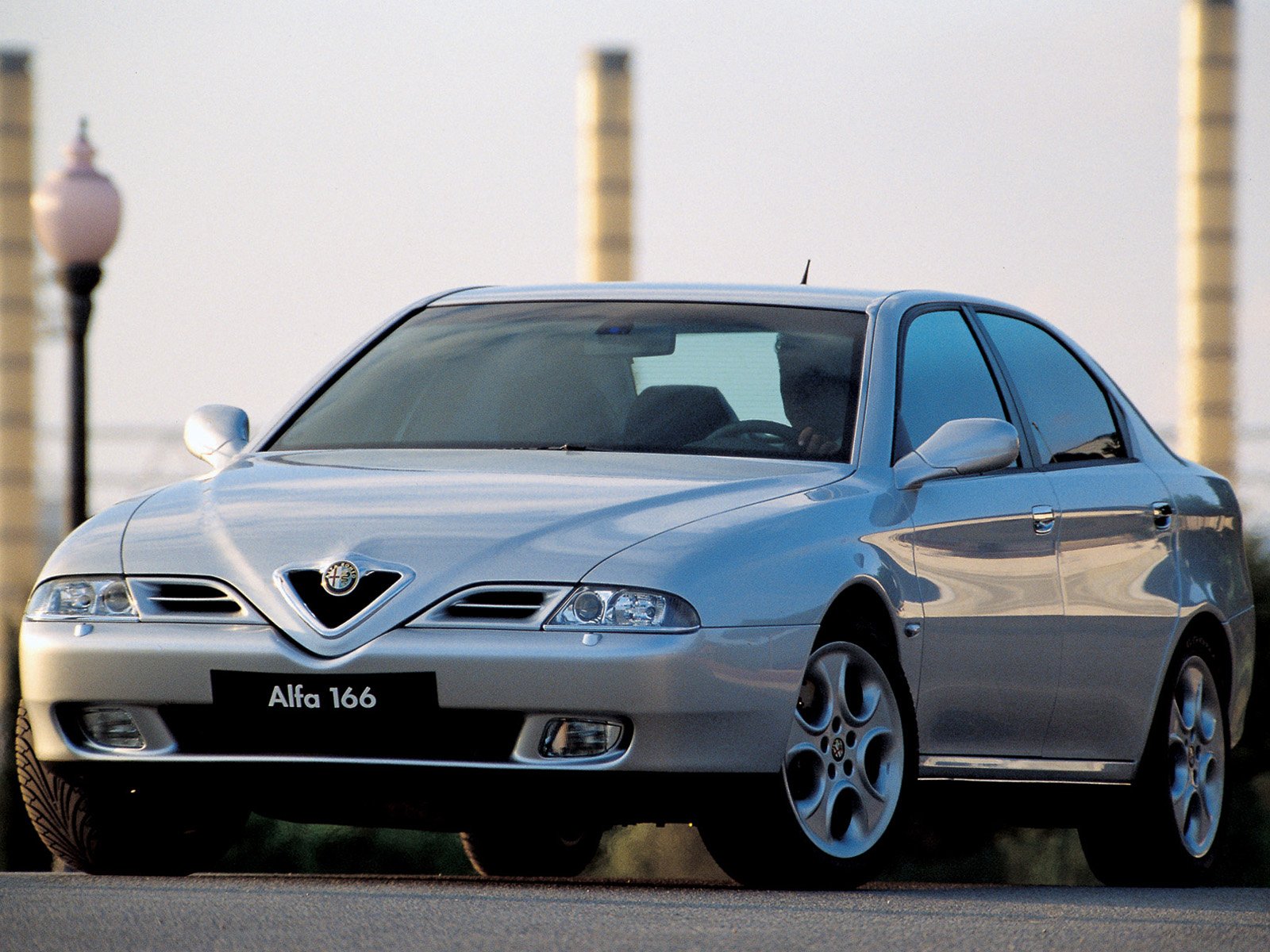 Фото Alfa Romeo 166