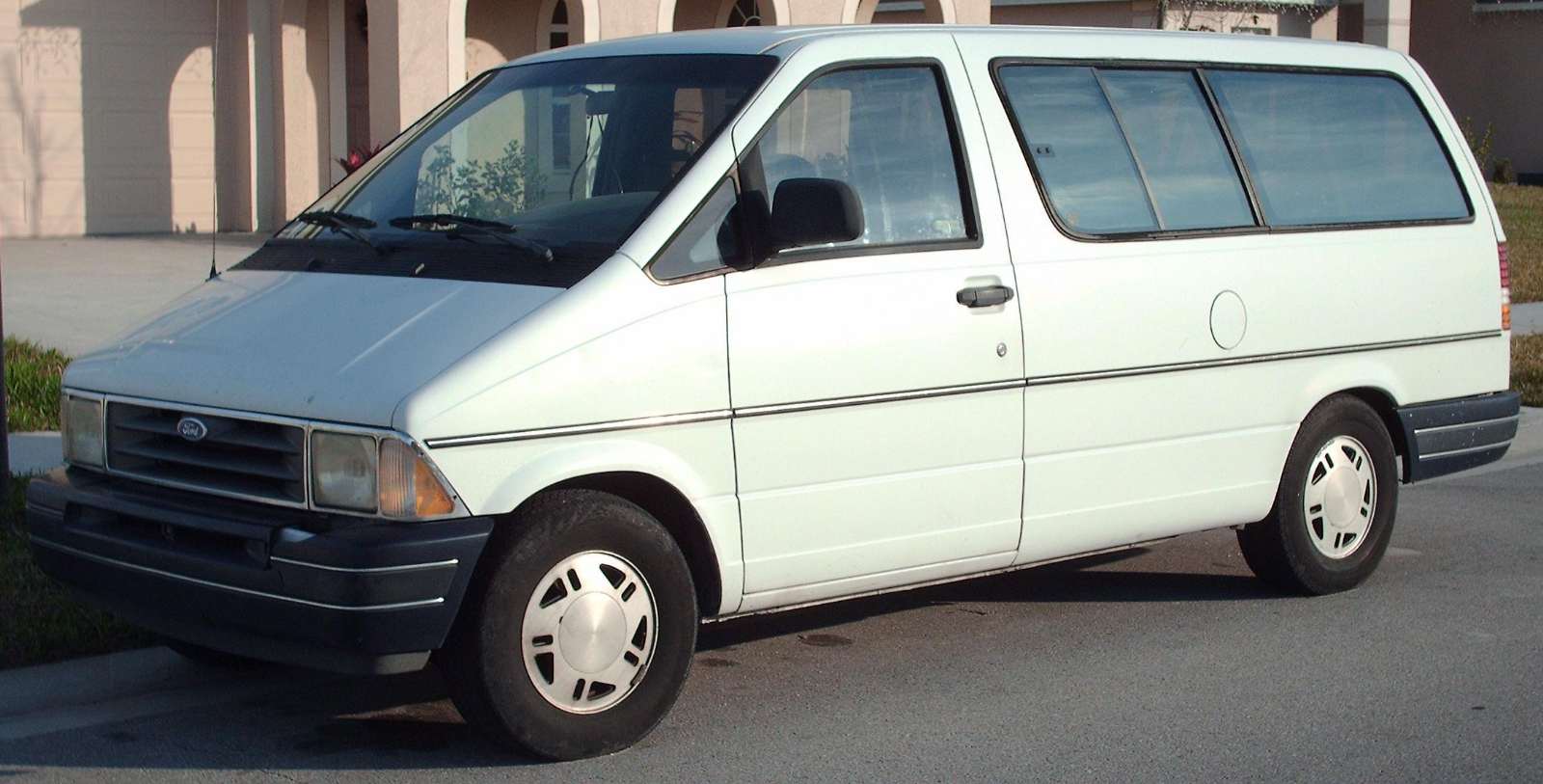 Фото Ford Aerostar