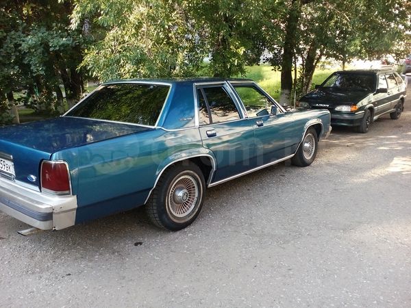 Фото Ford Crown Victoria седан 2 поколение 