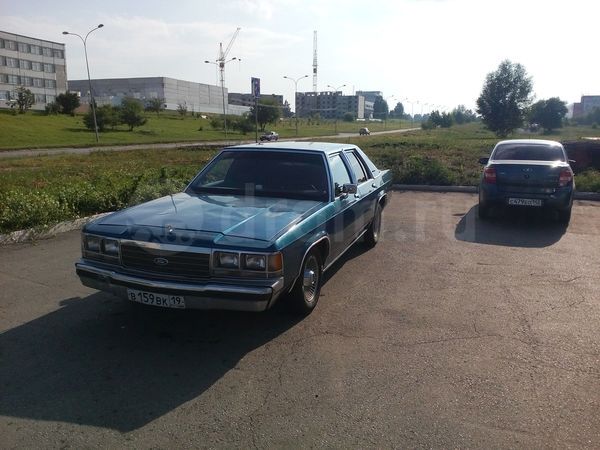 Фото Ford Crown Victoria седан 2 поколение 