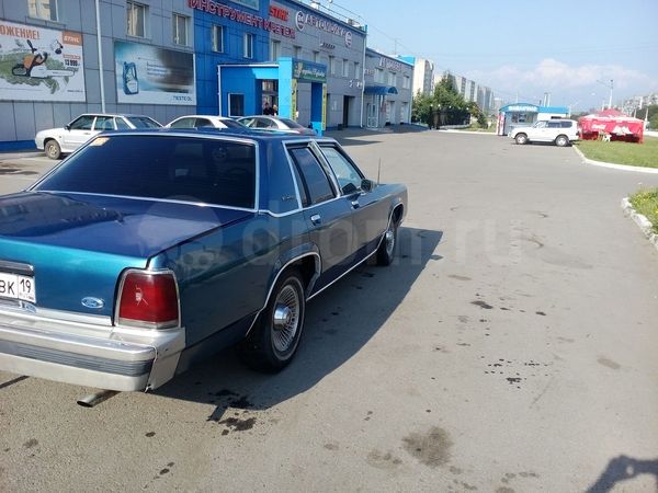 Фото Ford Crown Victoria седан 2 поколение 