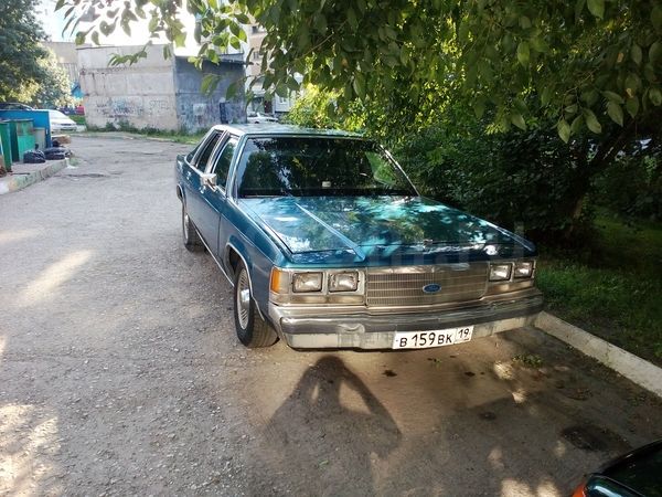 Фото Ford Crown Victoria седан 2 поколение 