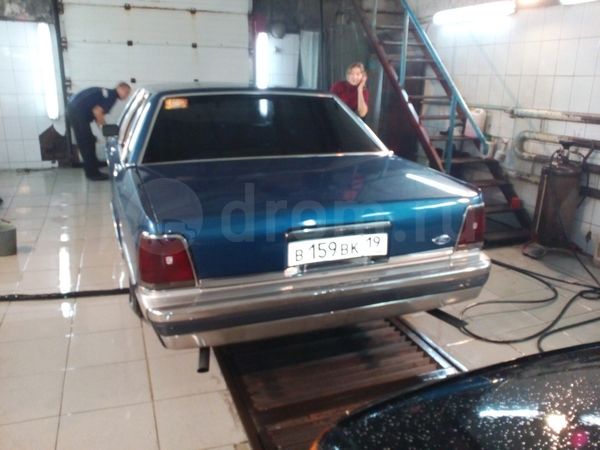 Фото Ford Crown Victoria седан 2 поколение 
