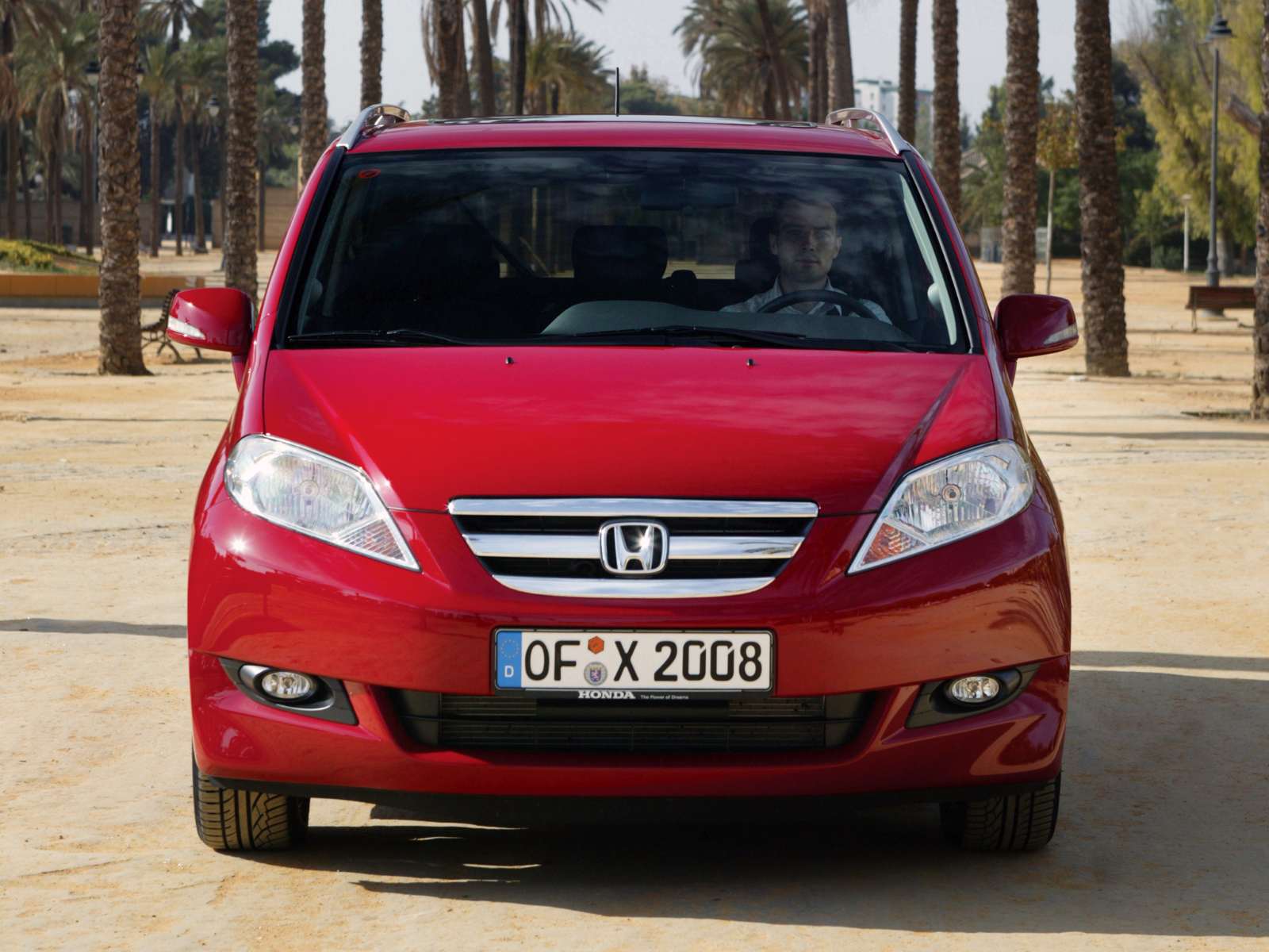 Фото Honda FR-V